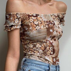 VINTAGE COUNTRY FLORAL RUFFLE TOP